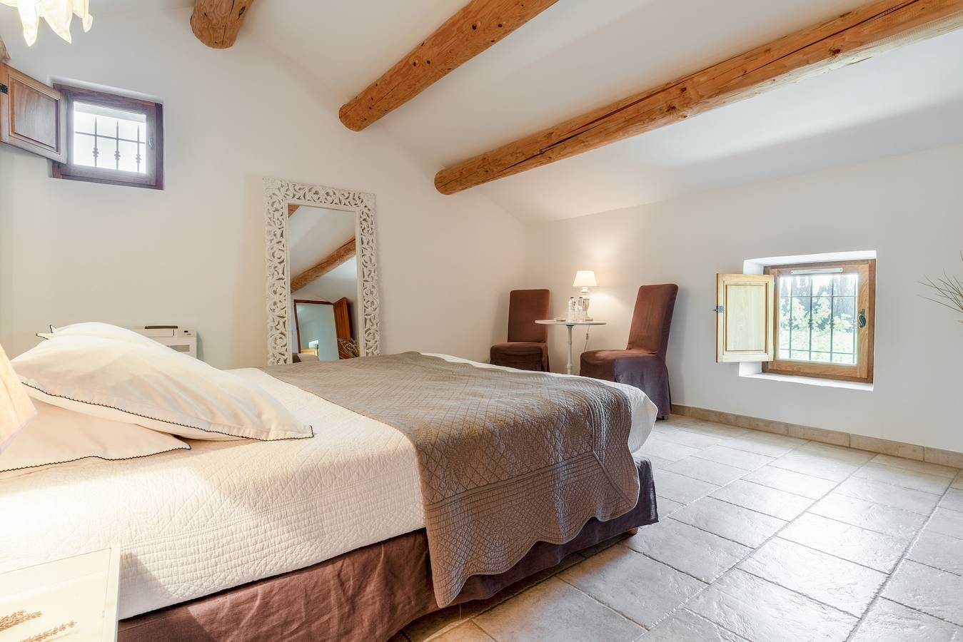 Chambre d’hôtes « Chambre Au Levant » avec terrasse partagée, Wi-Fi et climatisation in Violès, Vaucluse