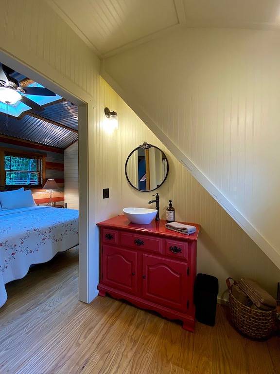 Creekside Cabin, located just minutes from Blowing Rock! in Blue Ridge Parkway, Caldwell County