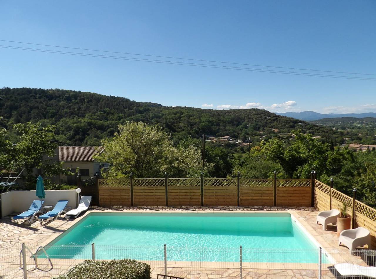Gîte Les Chênes avec piscine- Mas du Vieux Chêne in Salavas, Gorges de l’Ardèche