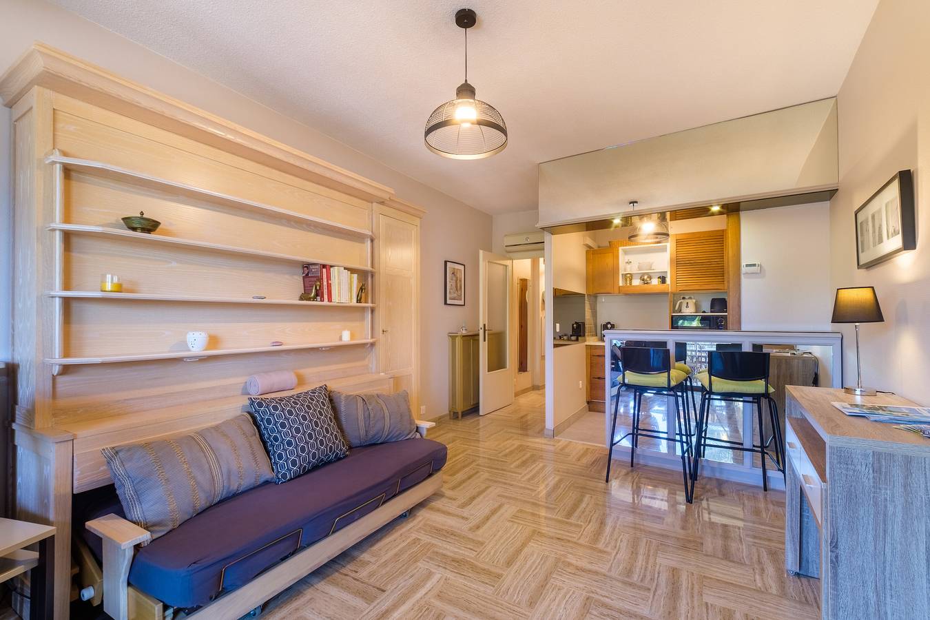 Gehele studio, Studio 'Riviera de Bahia' met zwembad, tuin, wifi en airco in Villeneuve-Loubet Plage, Villeneuve-Loubet