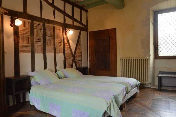 Location de vacances pour 10 personnes, avec jardin ainsi que terrasse et piscine à Thurageau - 4