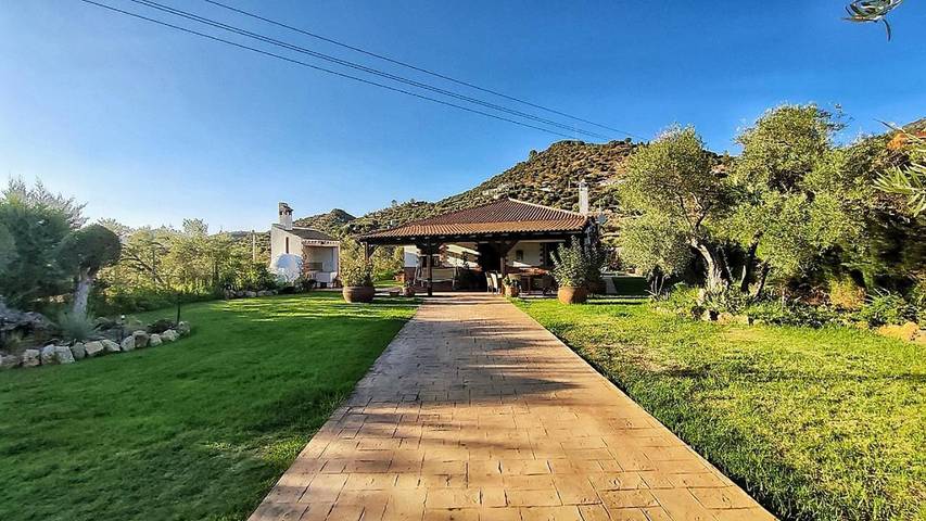 Casa rural para 5 personas, con piscina además de vistas y jardín, Se admiten mascotas en Algodonales - 2