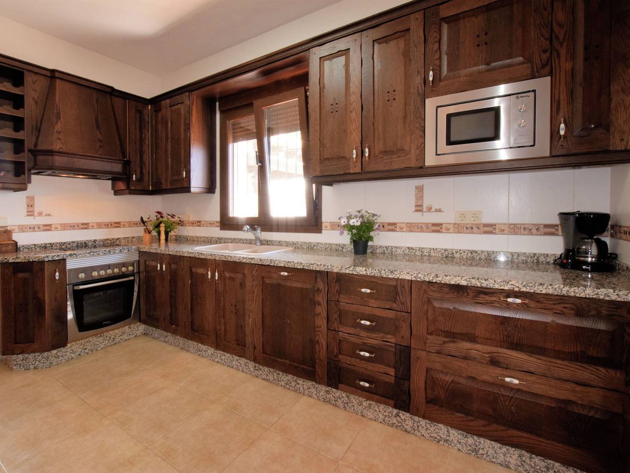 Familienvilla mit Garten in Sayalonga, Costa del Sol