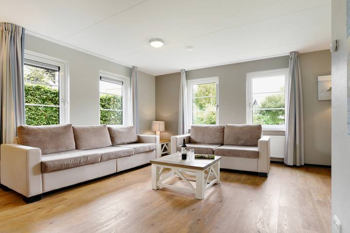 Bungalow für 8 Personen, mit Balkon/Terrasse und Sauna sowie Terrasse in Burgh-Haamstede - 2