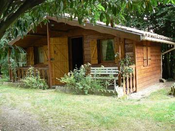 Location de vacances pour 2 personnes, avec jardin et vue sur le lac ainsi que terrasse et vue dans la Meuse