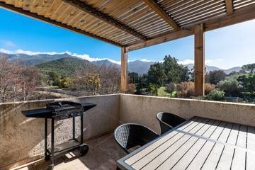 Gîte pour 6 personnes, avec terrasse à Oletta