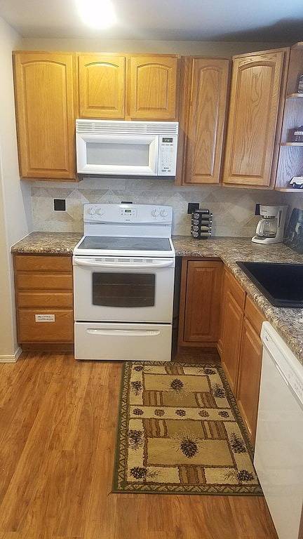 Cabane en bois pour 4 personnes, avec jacuzzi - 1