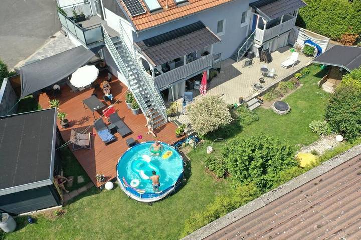 Appartement de vacances pour 4 personnes, avec piscine et jacuzzi ainsi que jardin et sauna