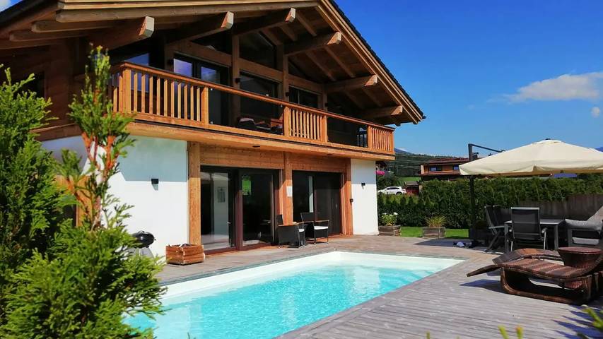 Chalet für 9 Personen, mit Garten und Pool in Neukirchen am Großvenediger