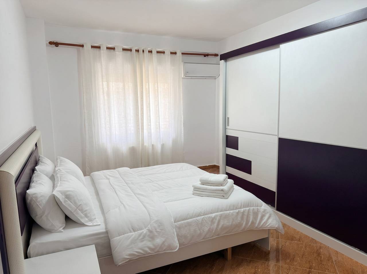 Ganze Wohnung, Ferienwohnung für 5 Personen mit Balkon in Durrës, Albanien