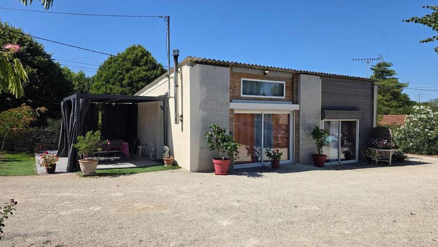 Gîte pour 6 personnes, avec terrasse et jardin à Saivres