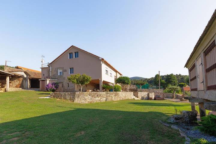 Casa rural con piscina para 10 personas, con piscina además de vistas y jardín, Se admiten mascotas en Salnés - 3