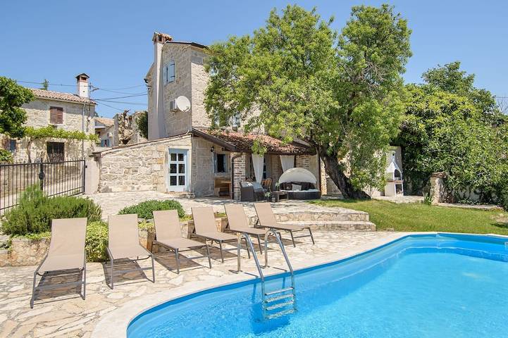 Location de vacances pour 6 personnes, avec jardin et balcon à Lozari