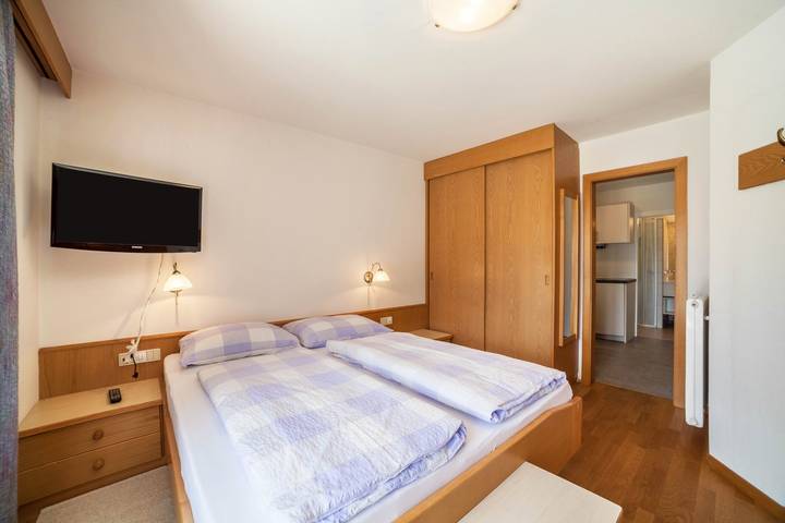 Entire apartment, Vacation Apartment "Moosmair 3" with Mountain View, Wi-Fi, Balcony & Garden in St. Martin in Passeier, Passeiertal