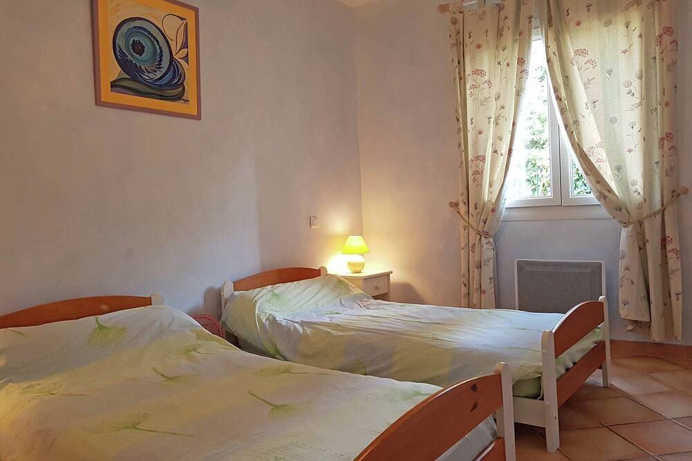 Ruhige Villa mit Talblick in Saint-Laurent-de-Carnols, Nimes und Umgebung