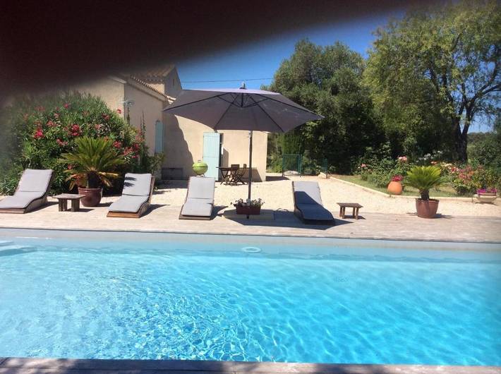 Location de vacances pour 7 personnes, avec vue ainsi que jardin et piscine, animaux acceptés à Le Castellet - 2