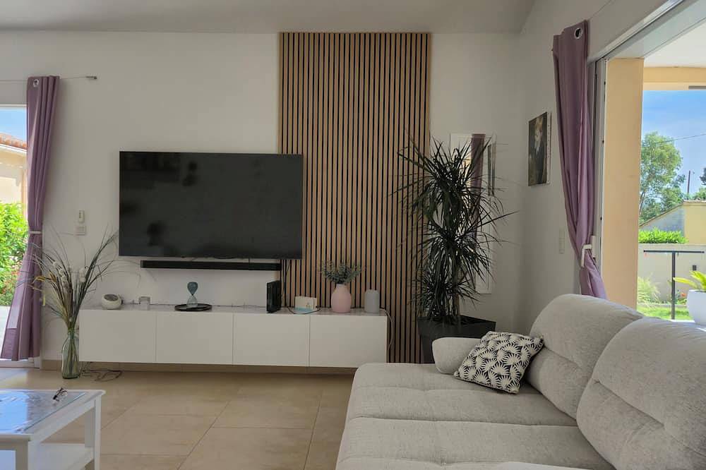 🌞Arles 🌞Agréable villa familiale (200m²) 👪 Grande piscine 🏊 clim, wifi, 10p in Arles, Côte méditerranéenne (France)