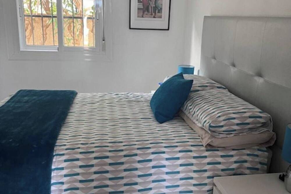 Entire apartment, 1-Bed Apt 10 mins to Beach Choose from 4 Pools in San Miguel de Salinas, Costa Blanca