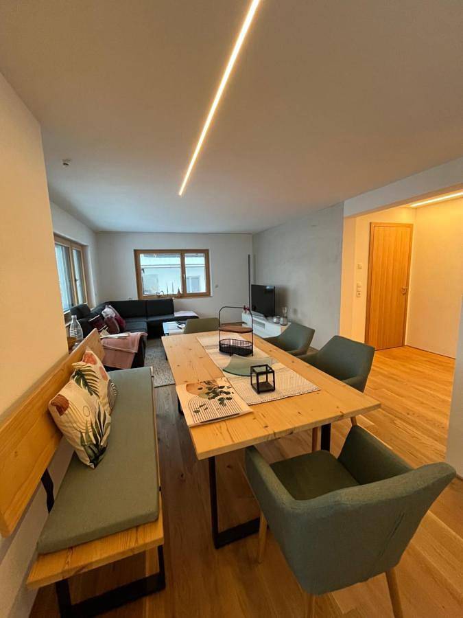 Ferienwohnung für 4 Personen, mit Balkon und Terrasse sowie Garten und Ausblick in Egg