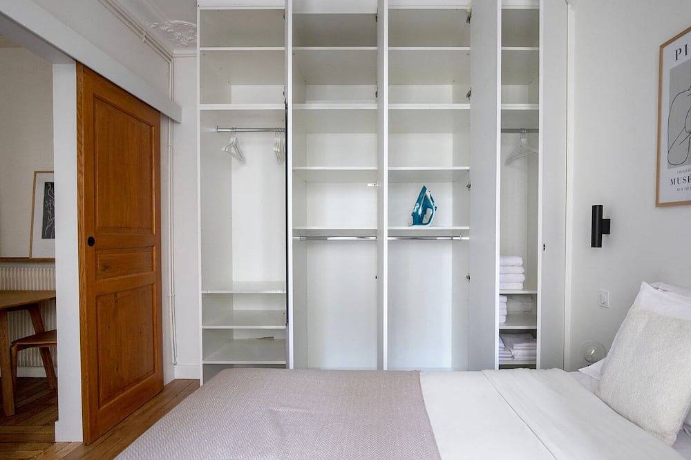 Entire apartment, Blueground | Anatole-France, fully furnished in Levallois-Perret, Hauts-de-Seine