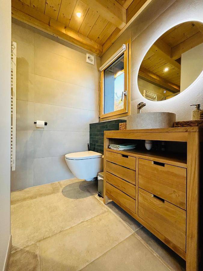 Gîte pour 5 personnes, avec vue et terrasse ainsi que vue sur le lac et jardin, animaux acceptés à La Thuile (Savoie) - 2