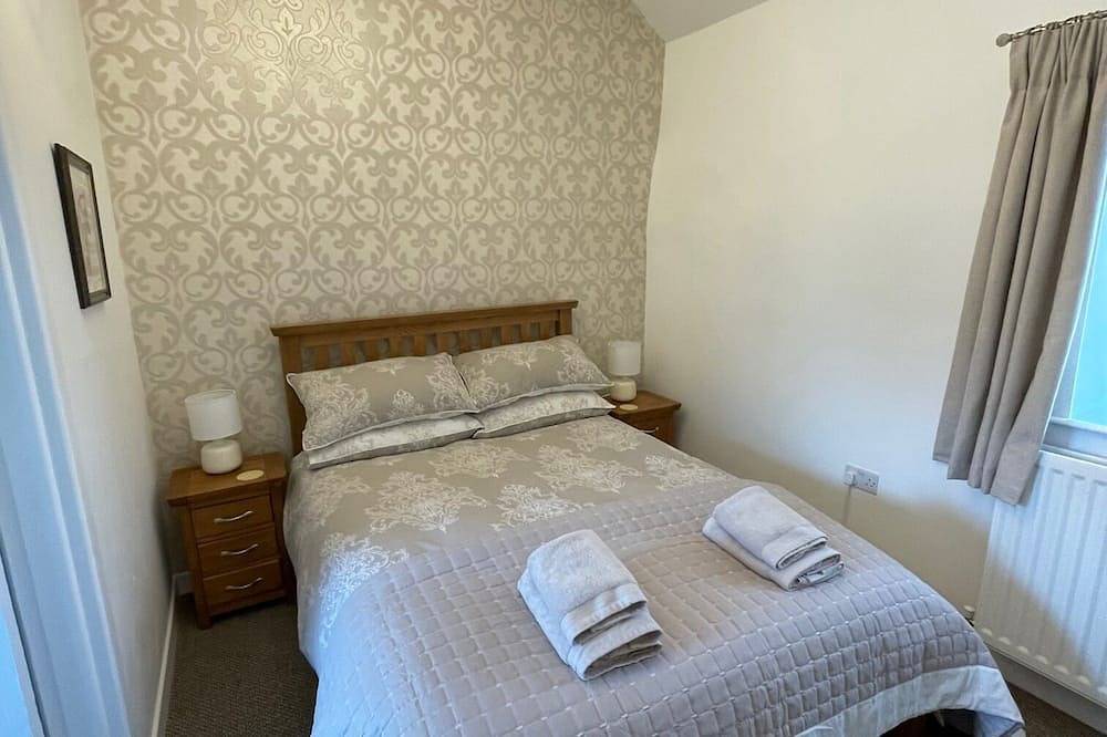 Traditional Irish Cottage w/Hot & Sauna. Close to Mountains, Beach and Forests < in County Down