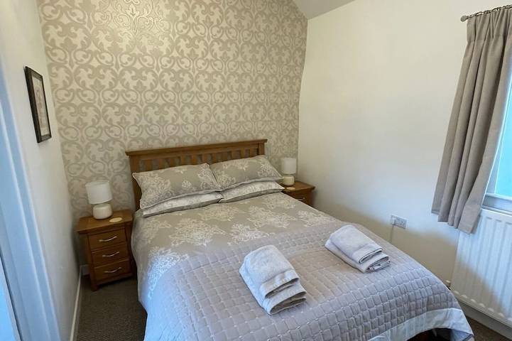 Traditional Irish Cottage w/Hot & Sauna. Close to Mountains, Beach and Forests < in Grafschaft Down