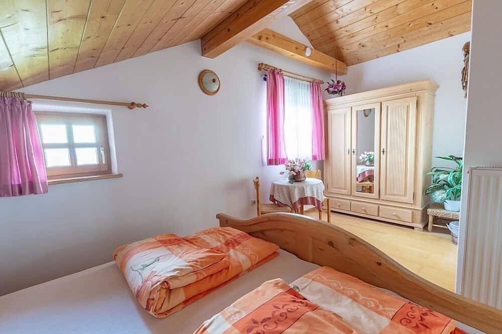 Ganze Wohnung, Ferienhaus | 80qm großes Ferienhaus für bis zu 5 Personen mit großer Terrasse in Fürstenstein, Ostbayern