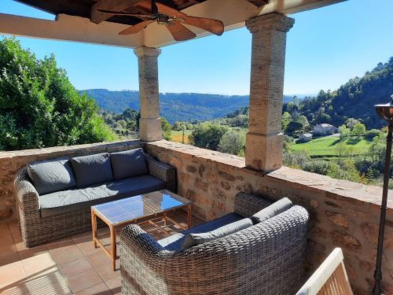 Klimatisiertes Ferienhaus mit Pool in Chassiers, Parc naturel régional des Monts d'Ardèche