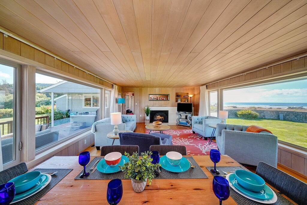 Seaview:~Hot-Tub~Stepstobeach~Ocean/Mt/Golf Views!~Bikes~Dogsok~Cornhole-Patio in Clatsop County