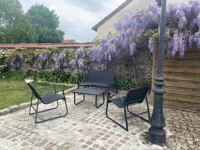 Location de vacances pour 3 personnes, avec jardin et terrasse à Limetz-Villez
