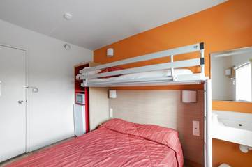 Hôtel pour 3 personnes, avec terrasse et jardin, animaux acceptés à Beynost