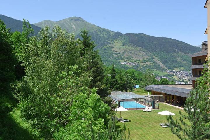 Hôtel pour 2 personnes, avec vue ainsi que piscine et jardin dans Betren - 3