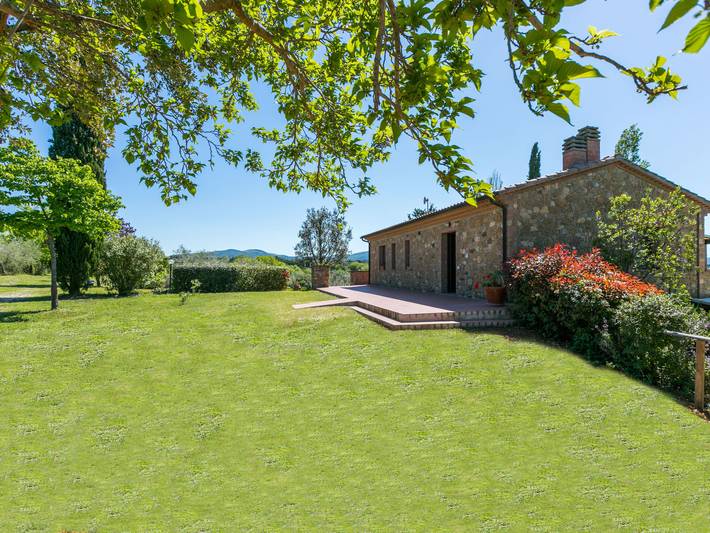 Ferienwohnung für 4 Personen, mit Balkon und Terrasse sowie Garten und Ausblick in Bibbona