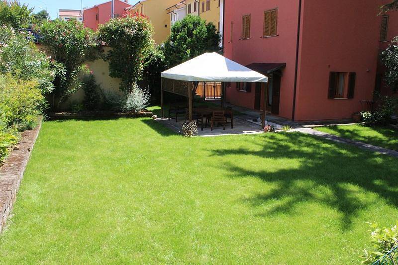 Appartement entier, Grazioso trilocale con giardino in centro in Sirolo, Riviera del Conero