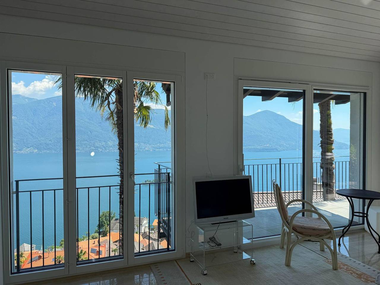Freistehendes Ferienhaus Casa ai Monti mit aussergewöhnlichem Berg- und Seeblick in Ronco sopra Ascona, Tessiner Alpen