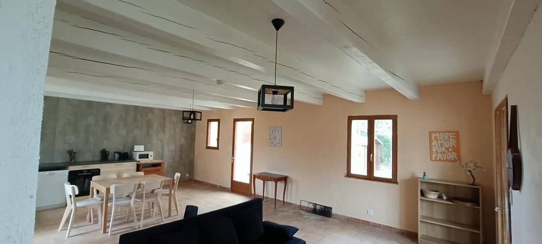 Location de vacances pour 4 personnes, avec piscine ainsi que terrasse et jardin à Pradons - 3