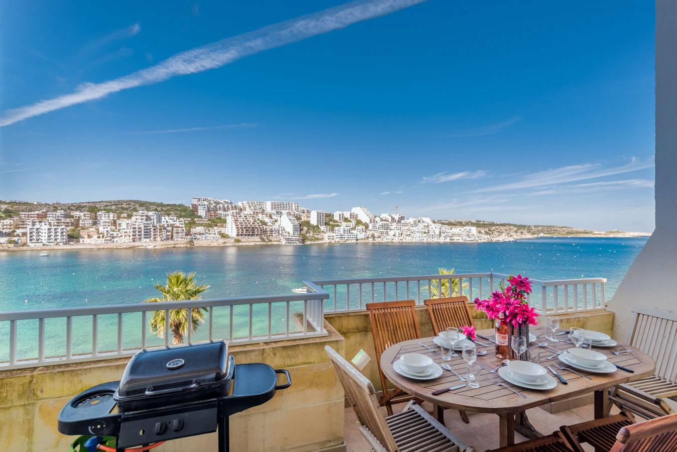 Hel lägenhet, Getawaysmalta - Blue Harbour Seafront 3-Bedroom Apartment in St Paul's Bay in St. Paul's Bay, Malta (ö)