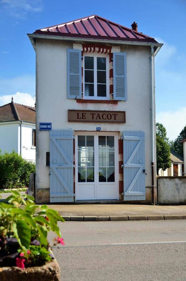 Location de vacances pour 2 personnes, avec jardin à Pont-de-Poitte