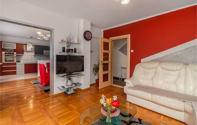 Modernes Apartment mit Terrasse in der Nähe des Stadtzentrums von Fuzine und mit Zugang zum Fluss in Fuzine, Primorje-Gorski Kotar