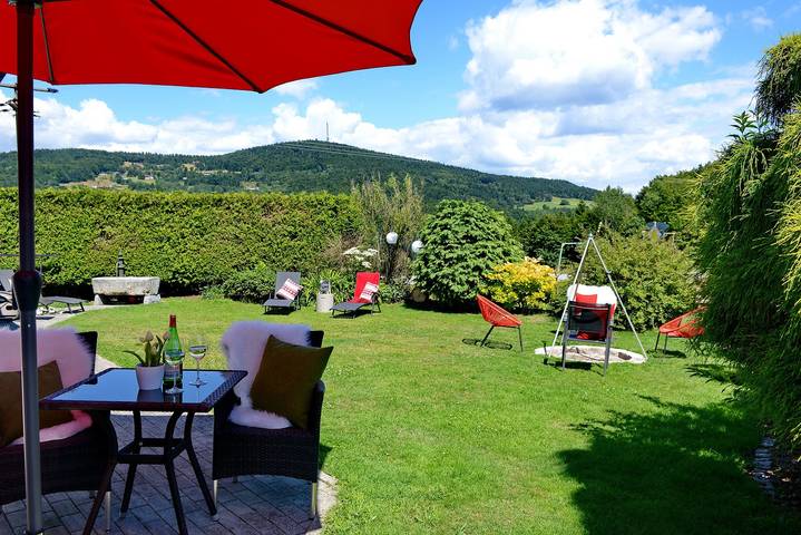 Ferienwohnung für 8 Personen, mit Balkon/Terrasse und Terrasse sowie Garten und Sauna in Deggendorfer Land