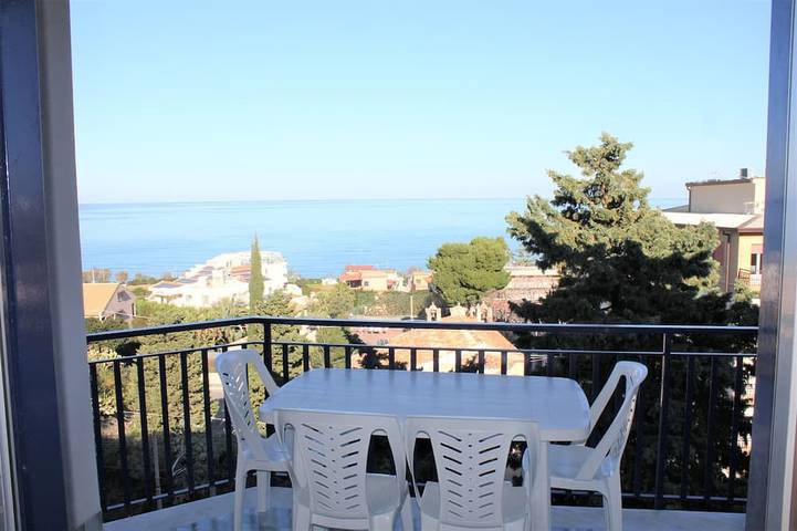 Ferielejlighed for 4 personer, med balkon - 1