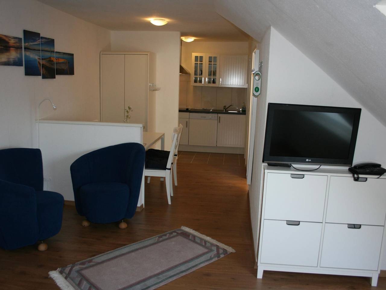 Ganze Wohnung, Komplett renovierte, helle Ferienwohnung in Silbersee, Frielendorf