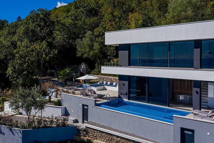 Villa für 4 Personen, mit Whirlpool und Balkon sowie Sauna und Garten, mit Haustier in Opatija Riviera