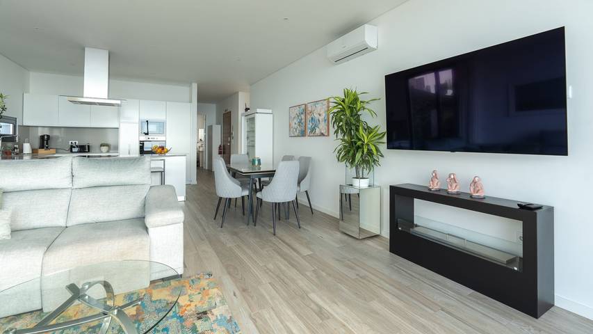 Location de vacances pour 6 personnes, avec vue sur l’océan ainsi que jardin et piscine dans Estreito da Calheta - 3