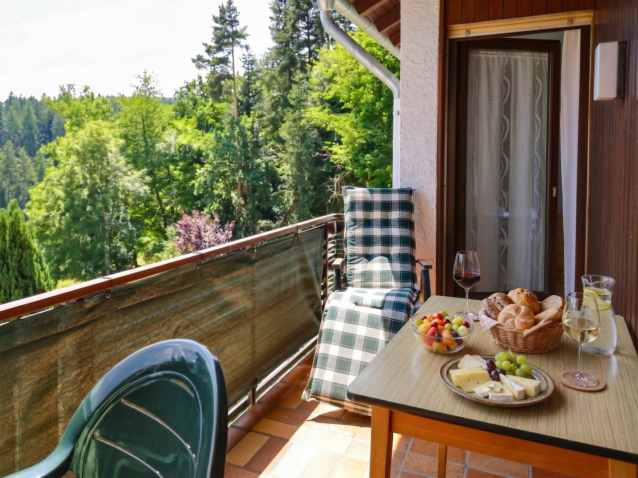 Ganze Wohnung, Geräumige Ferienwohnung mit Kamin im Schwarzwald in Waldachtal, Nordschwarzwald