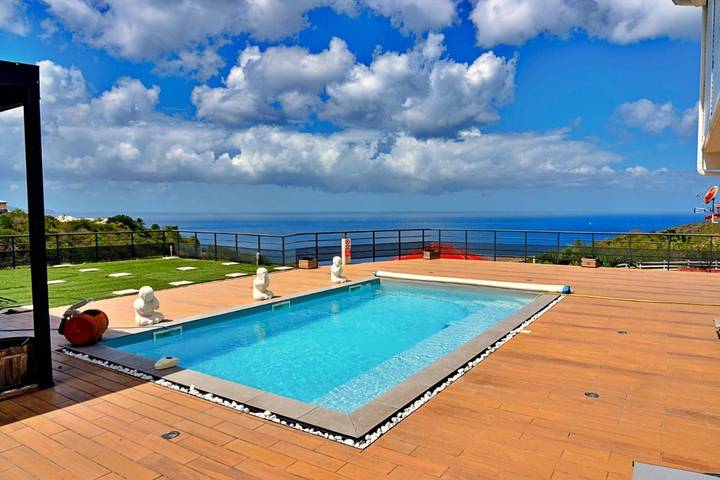 Appartement de vacances pour 2 personnes, avec terrasse ainsi que vue et piscine