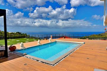 Gîte pour 2 personnes, avec piscine ainsi que terrasse et vue à Case-Pilote
