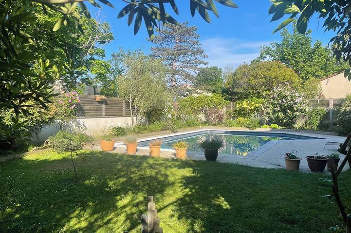 Location de vacances pour 10 personnes, avec Balcon ainsi que Jacuzzi et Jardin à Pibrac