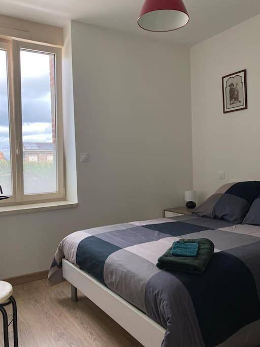 Gîte pour 6 personnes, avec terrasse dans Saint-Malon-sur-Mel - 2